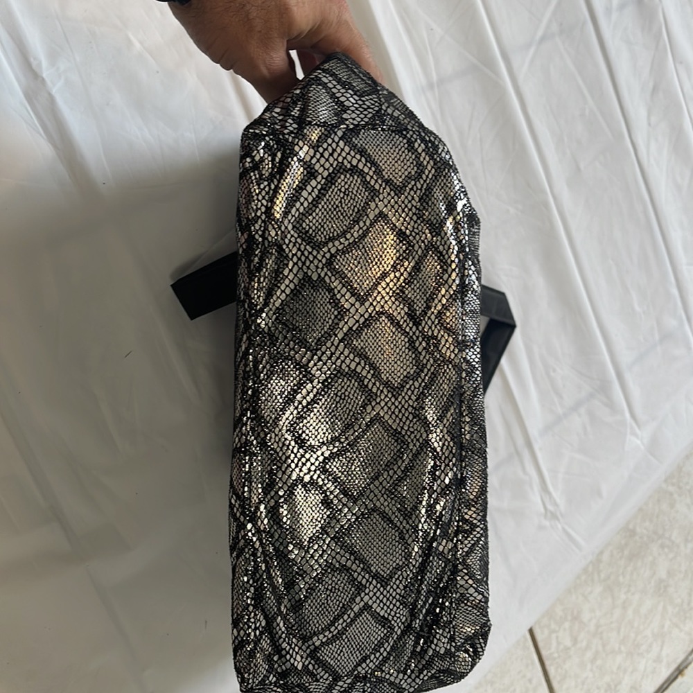 Delia’s black and silver faux snakeskin metallic vinyl zip lunch tote/ handbag - Picture 4 of 8